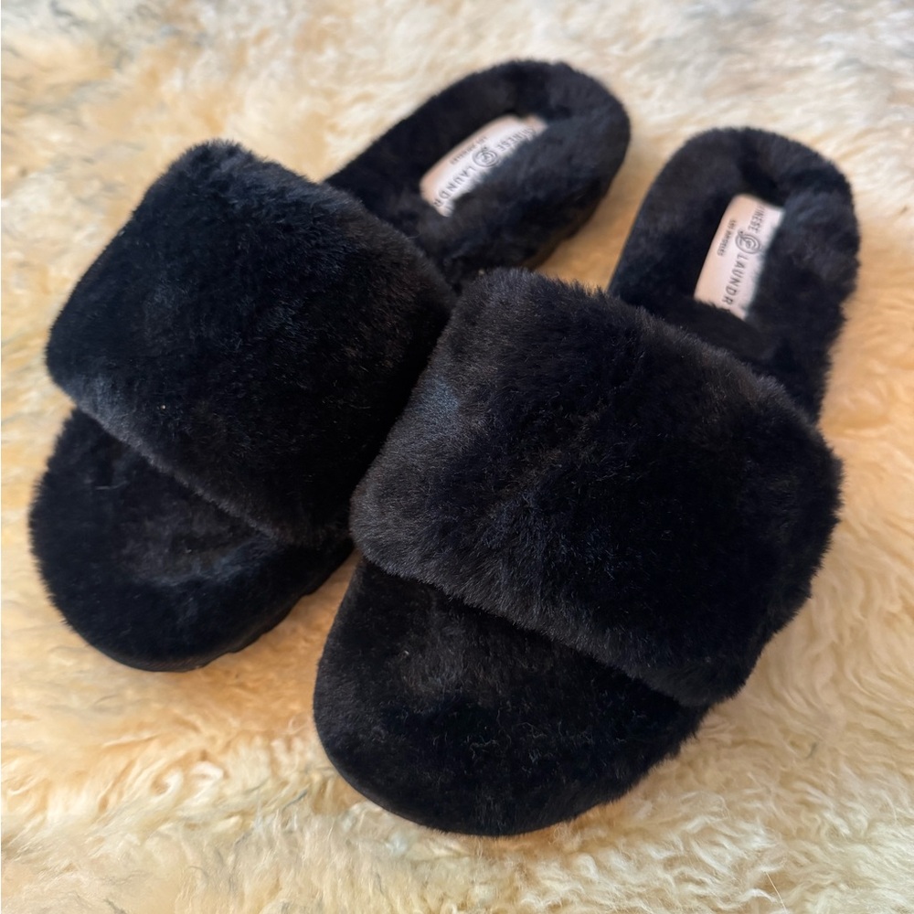 NWOT Black Fuzzy Faux Fur Slippers Size 10